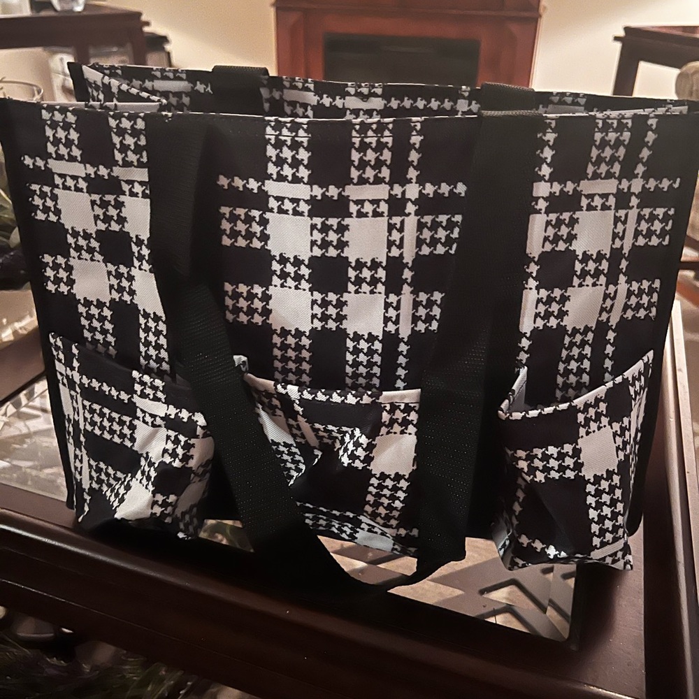 Thirty one zip top organizing utility tote